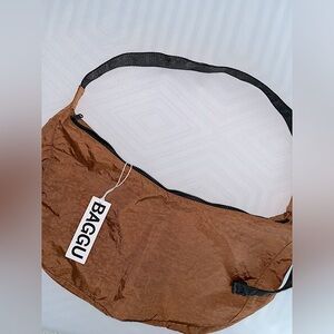 NWT BAGGU Large Nylon Crescent Bag - Brown